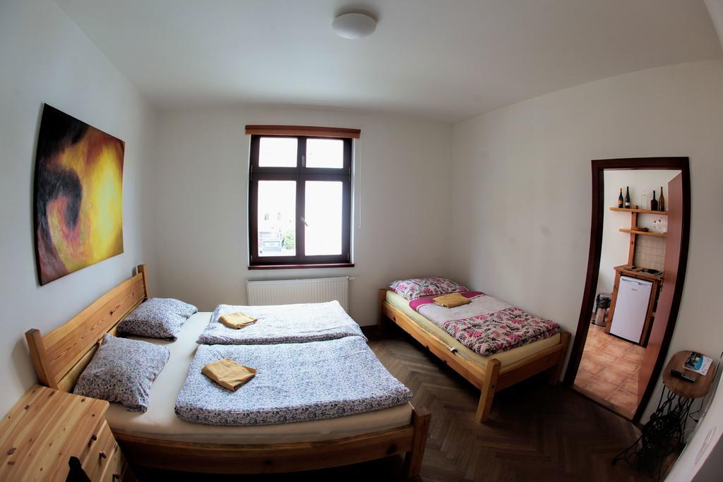 Hostel Singer Pub Ческе-Будеёвице Номер фото